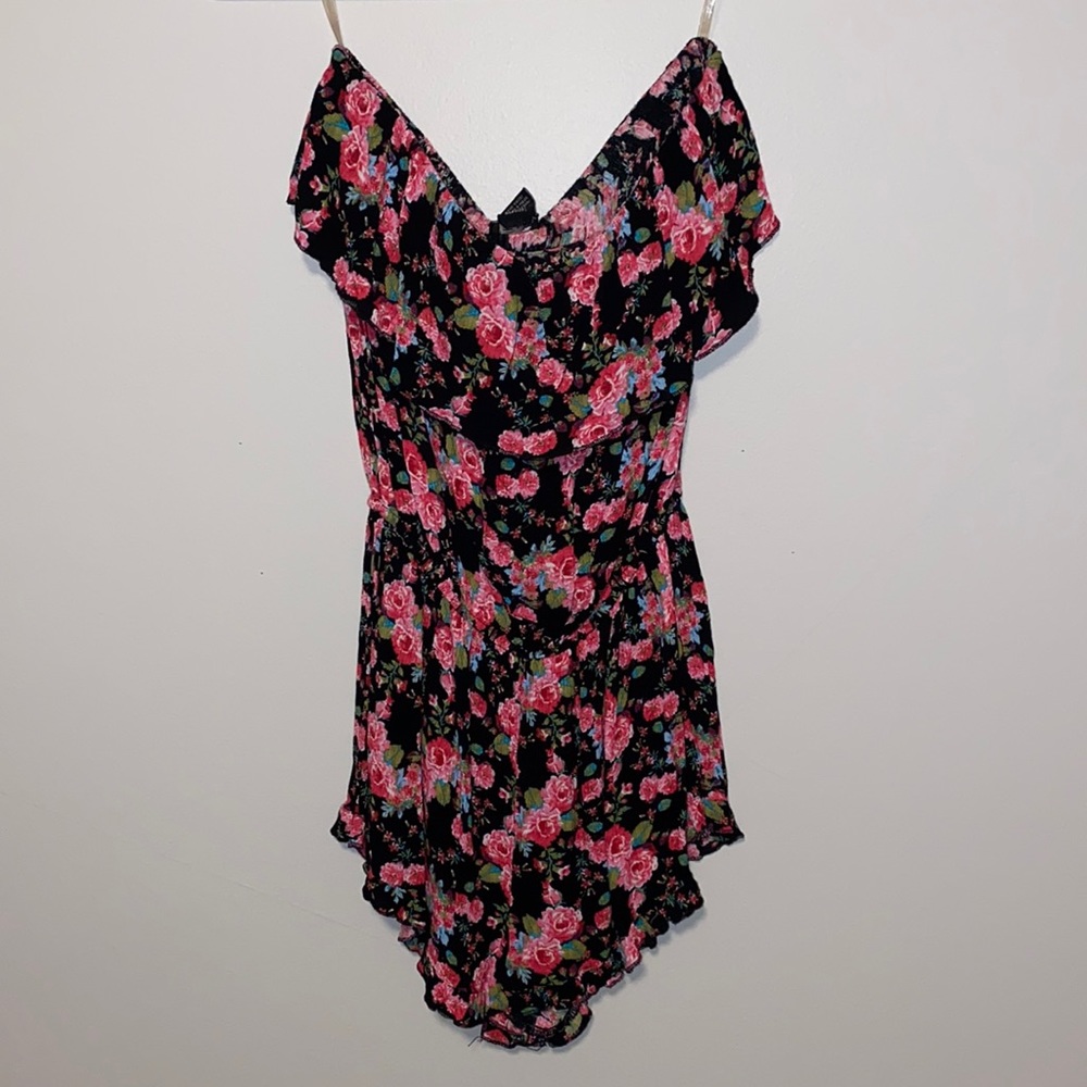 Flowey rose ruffle strapless romper